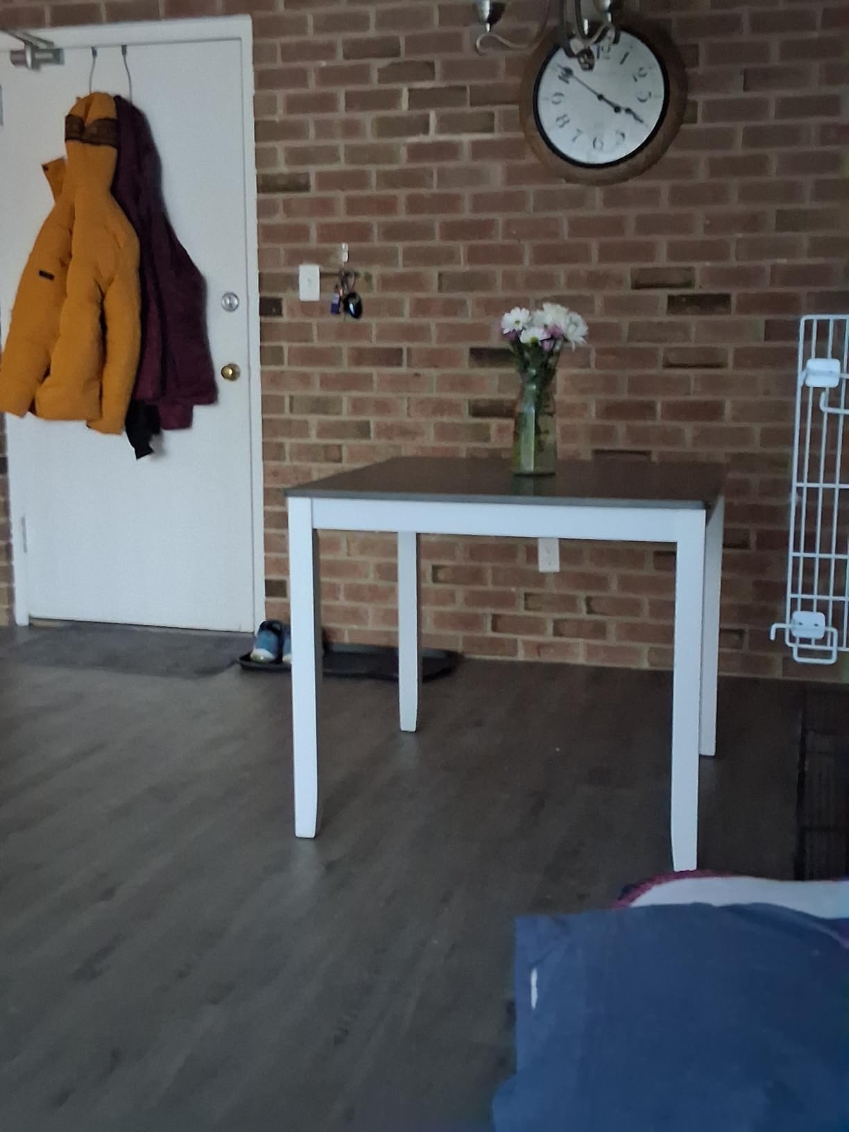 KEIKI 5-Piece Counter Height Dining Table Set with Square Table and 4 Upholstered X-Shaped Backrset Chair, for 4 Person, Modern Style Wooden Table Set, Easy Assembly, for Kitchen, Dining Room, Walnut customer photo 1