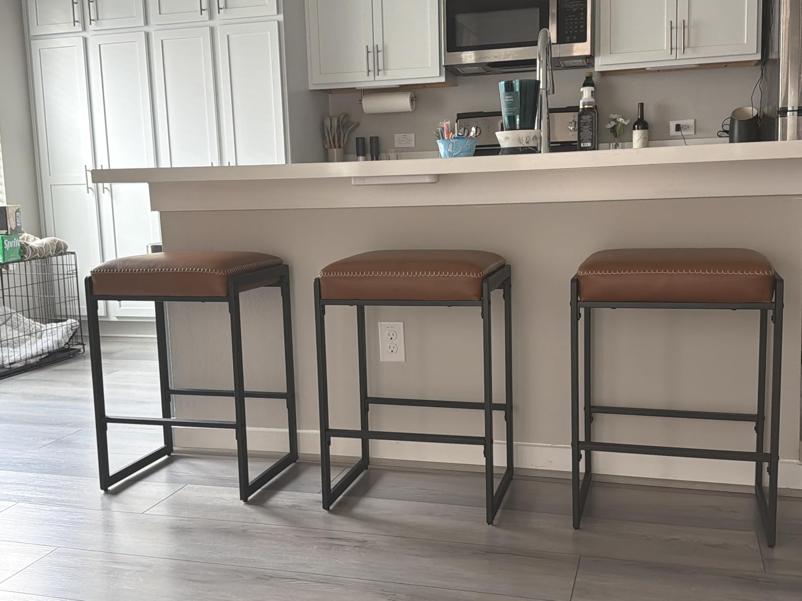 VASAGLE EKHO Collection - Bar Stools Set of 3, Counter Height Bar Stools, Synthetic Leather with Stitching, Mid-Century Modern Counter Stools, 26-Inch Tall, Kichen Home Bar Dining Room, Caramel Brown customer photo 2