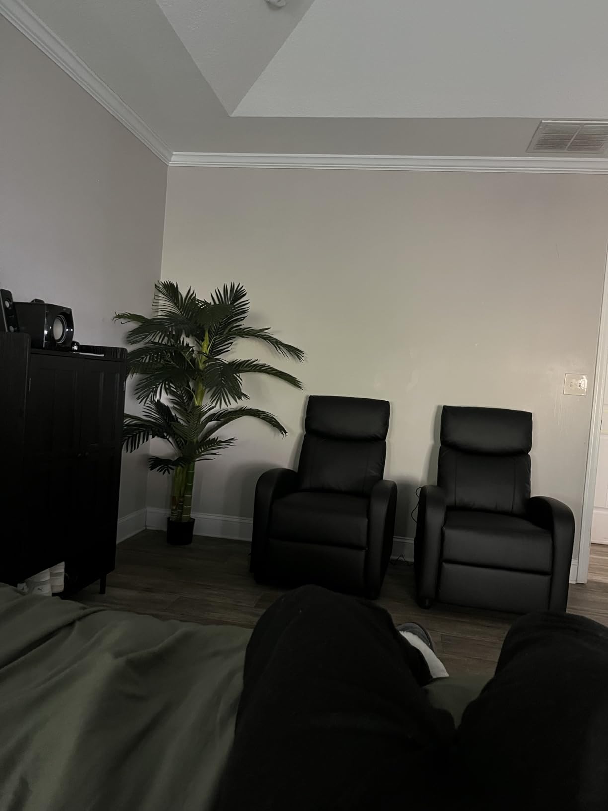 Sweetcrispy Massage Recliner Chair for Adults, Adjustable Home Theater Seating with Lumbar Support for Living Room, Modern Fabric Reclining, Black customer photo 1