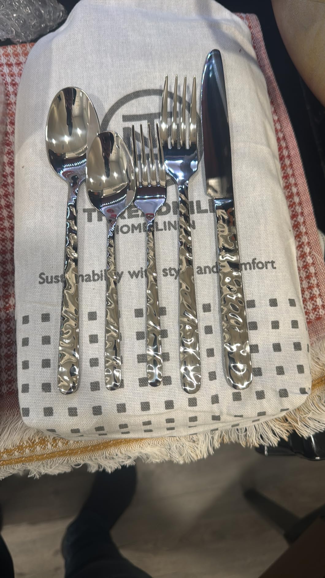 Silverware set for 8,40 Pieces Premium Stainless Steel Silverware set,Mirror Polished Cutlery Set,Flatware Set for 8,Dishwasher Safe,Luster Series customer photo 2