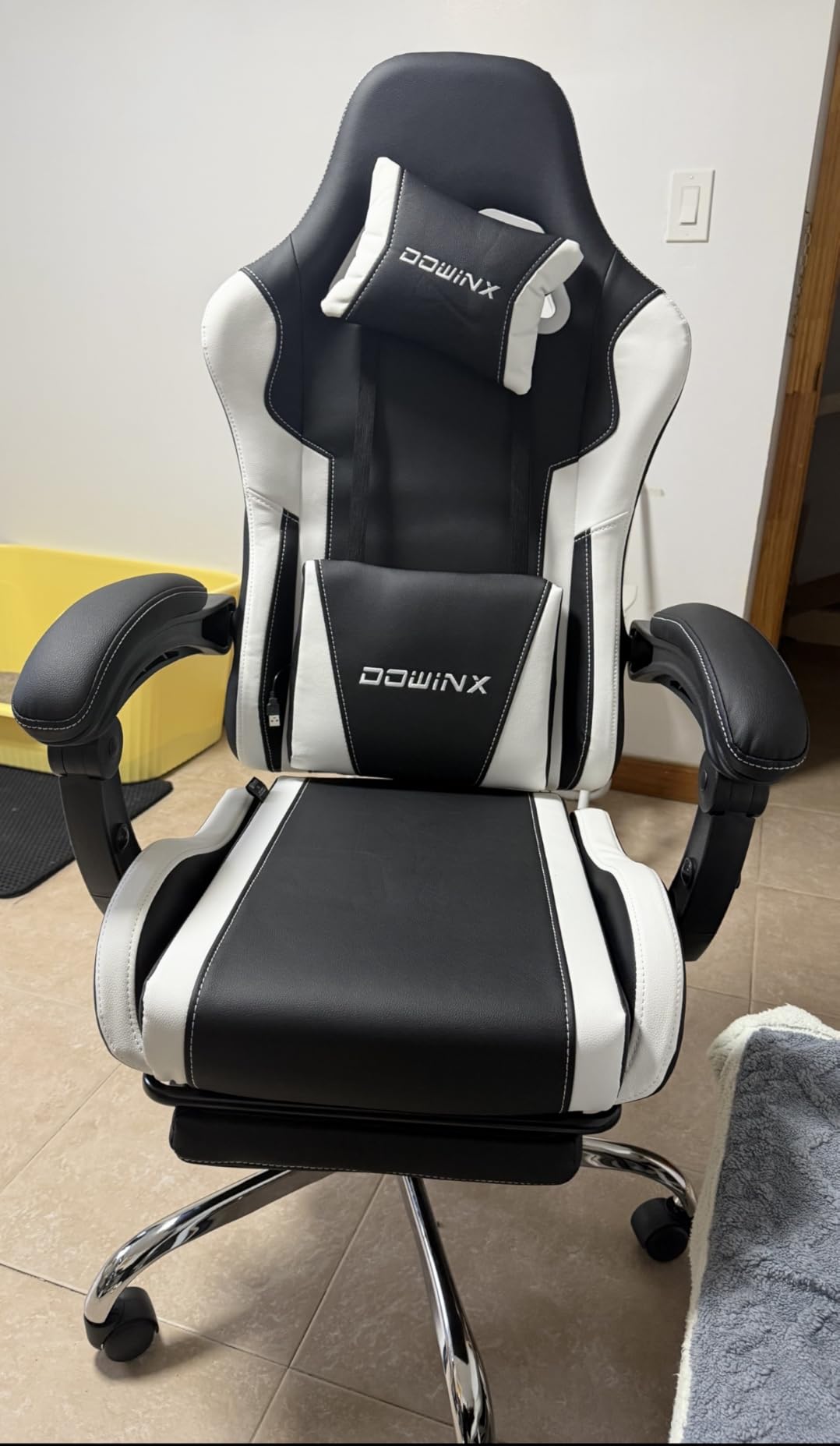 Dowinx Ergonomic Gaming Chair with Footrest, Heavy Duty 330lbs Office Chair, Massage Lumbar Support, Adjustable Height & Headrest Pillow, Comfortable for Back Pain Relief Streaming Long Gaming White customer photo 2