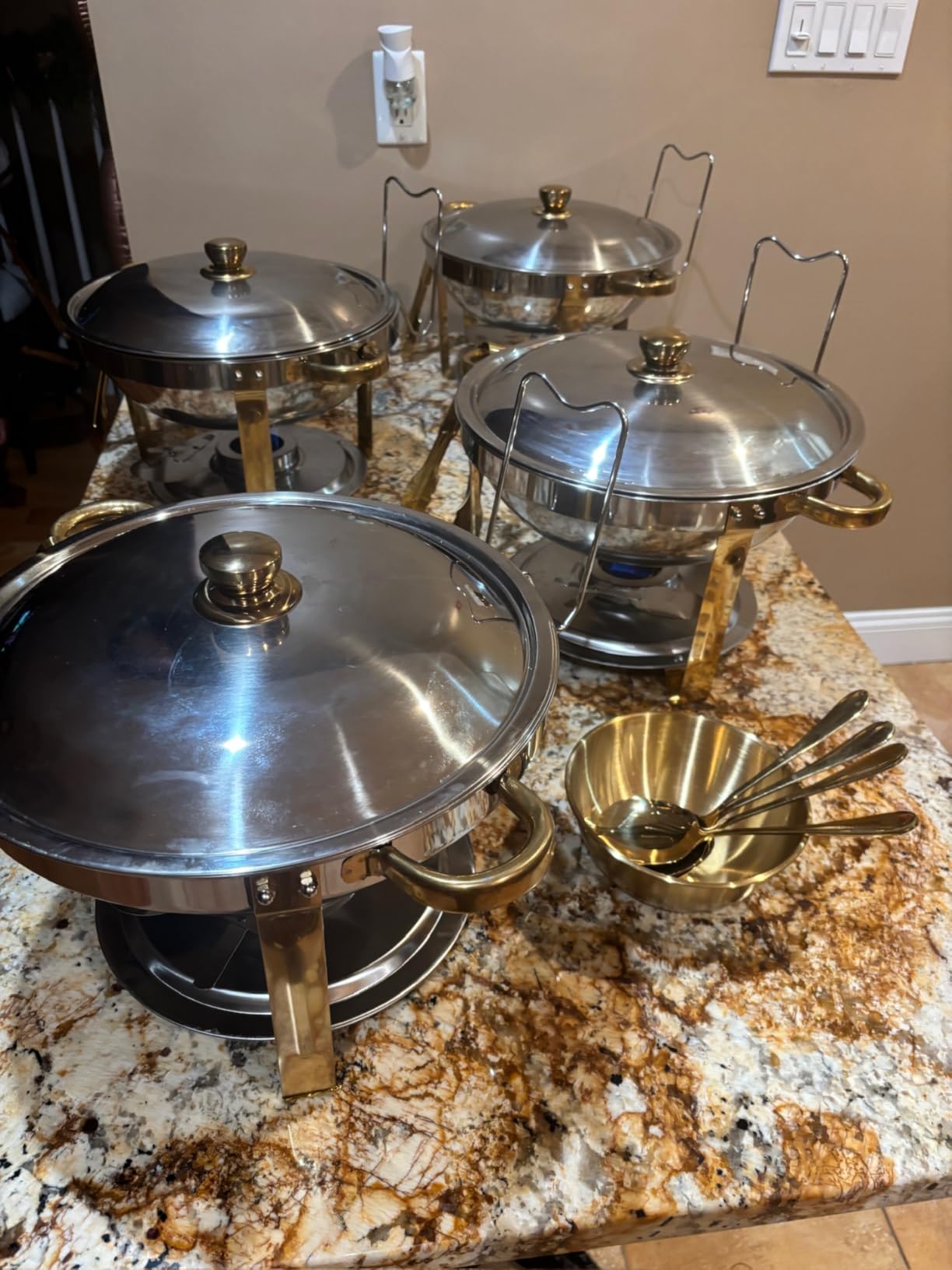 ALSO GO Round Chafing Dishes for Buffet 4 Pack, 6QT Chafing Dishes Buffet Set Gold, Catering Food Warmer for Parties Buffet with Full Size Chafing Pans, Stainless Steel Warming Trays for Thanksgiving customer photo 2