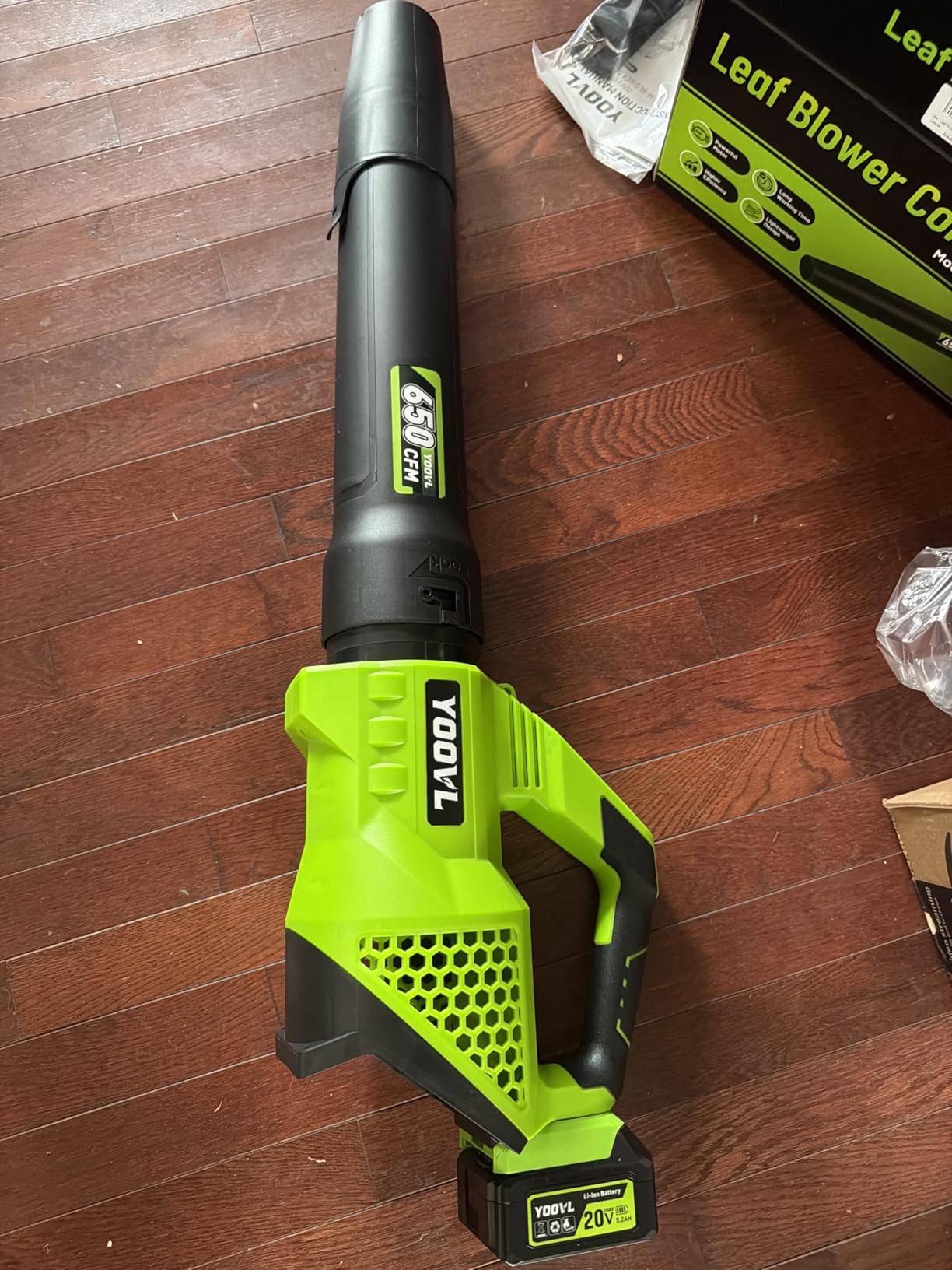 Leaf Blower Cordless, 650CFM Electric Leaf Blowers with 2 x 5.2Ah Batteries and Charger, 3 Speed Modes, 1 x Adjustable Shoulder Strap, Powerful Blowers for Lawn Care, Patio, Dust, Blowing Leaves customer photo 2