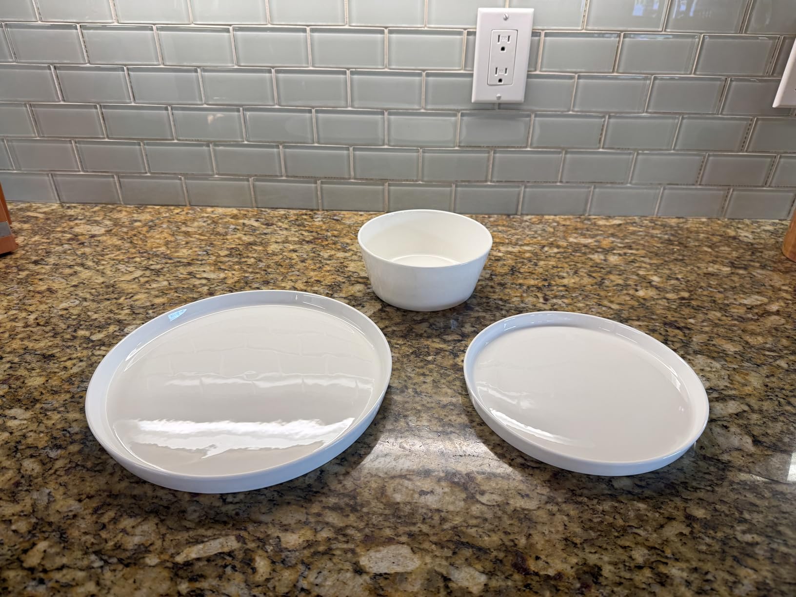 Mikasa Rylee High Rim 12 Piece Bone China Durable Chip Resistant Lightweight Dinnerware Set, Service for 4, White customer photo 1