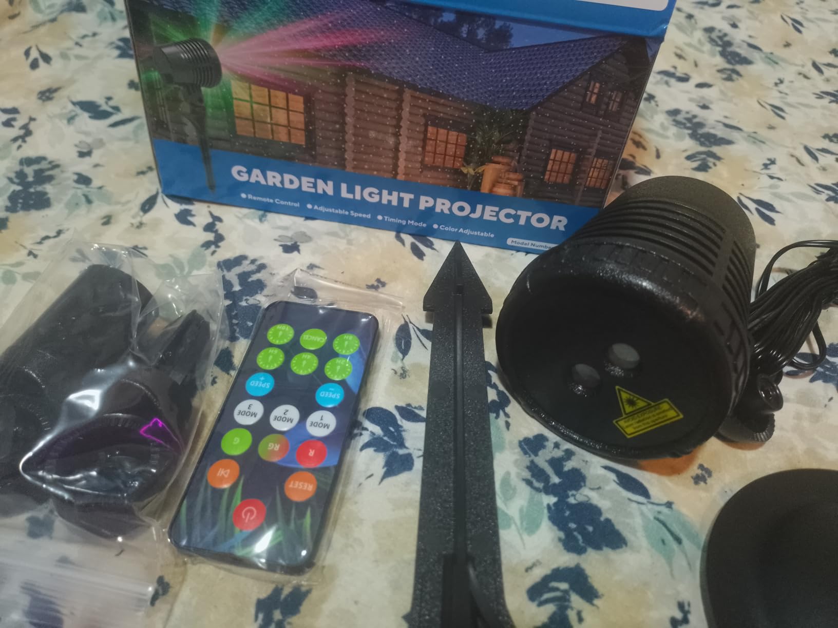 Christmas Projector Lights Outdoor Waterproof with Remote Control, Outdoor Christmas Decorations Garden & Landscape Lights with Red and Green Stars for Garden Room Decor/Halloween Decorations customer photo 1