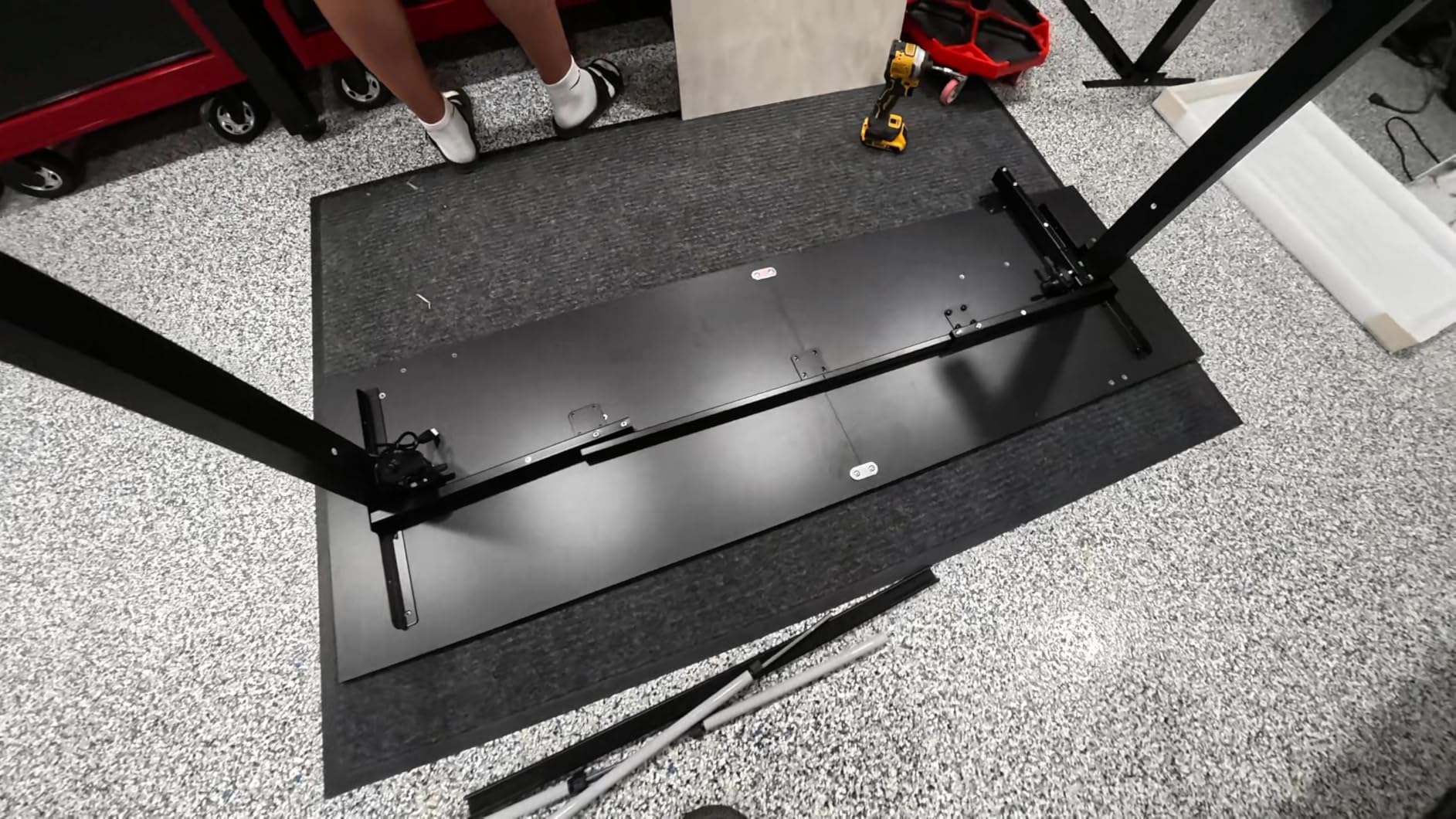 OffiGo 63 Inch Reversible L Shaped Electric Standing Desk, Height Adjustable Corner Stand up Desk, Ergonomic Large Lift Computer Table for Home, Office, Workstation, Black customer photo 1