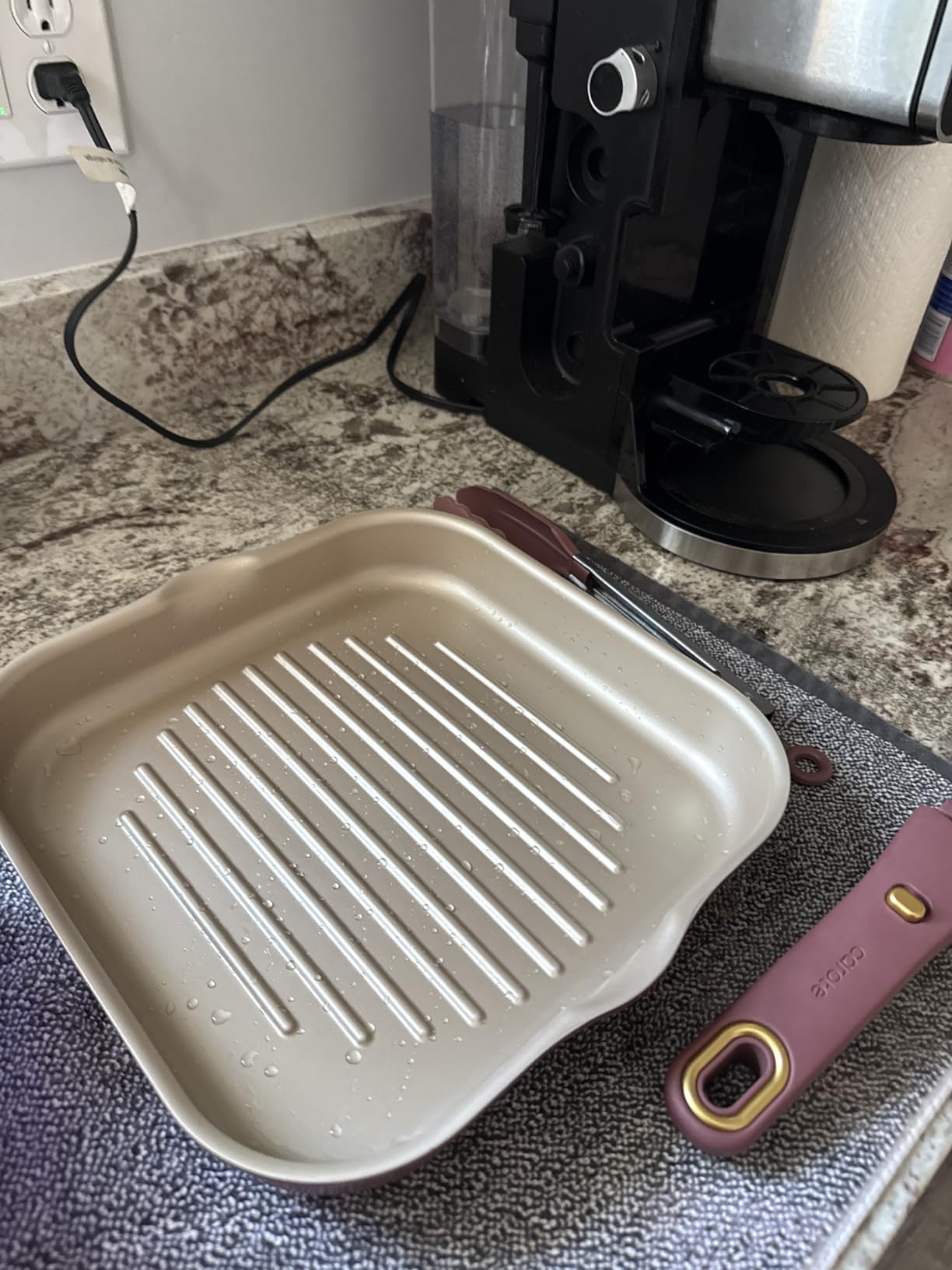 CAROTE 10 Inch Titanium Reinforced Nonstick Grill Pans for Steak, Non-Stick Grill Pans Sets with Detachable Handle, PFOS, PFOA Free, Gas & Induction Safe, All Stovetops Compatible, Burgundy customer photo 1