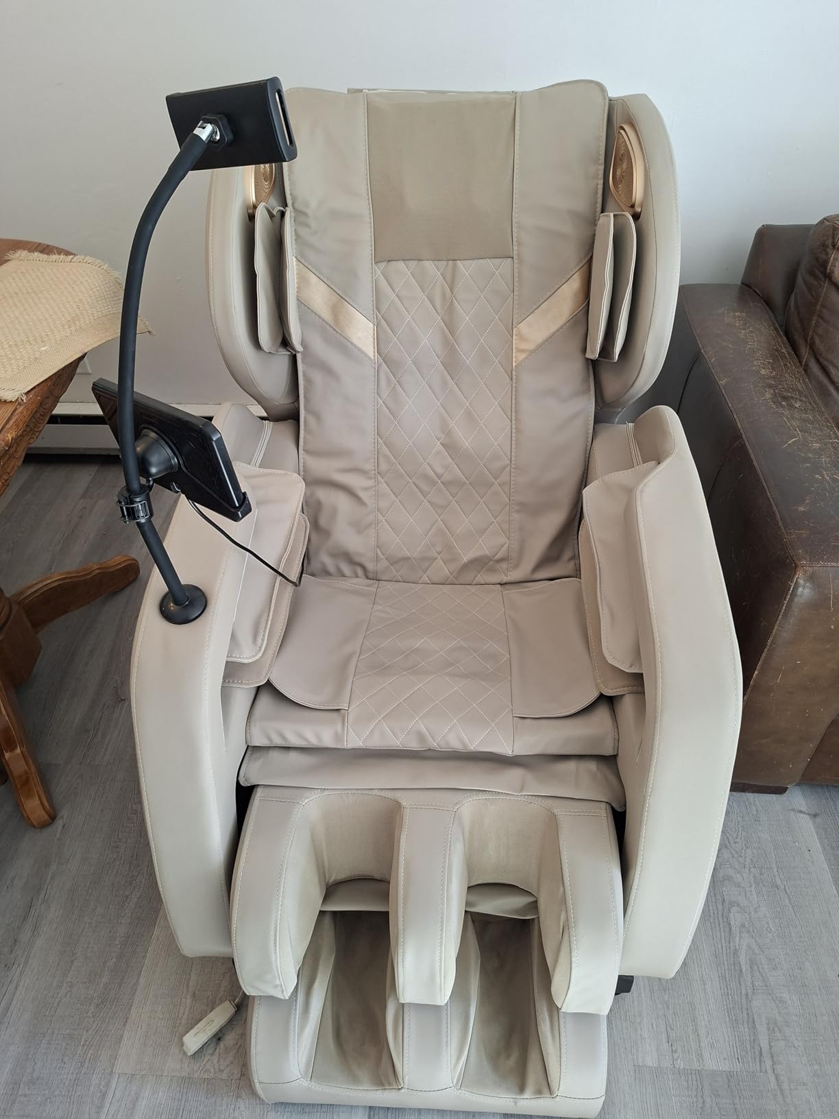 2026 Massage Chair, Massage Chairs Full Body and Recliner with 10 Fixed Points, Zero Gravity, Wood Grain Leather, Foot Massage, Airbags, Lumbar Heating, Bluetooth and Control Screen (Elegant Black) customer photo 2