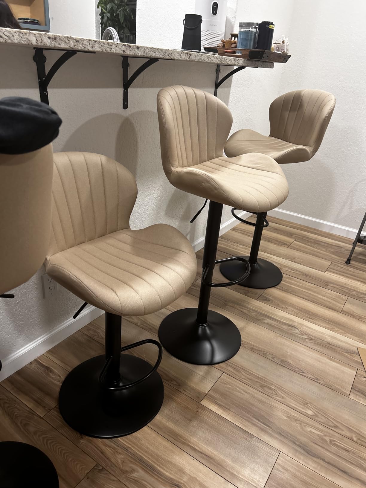 Sweetcrispy Bar Stools Set of 4, Modern Swivel Bar Chairs, Adjustable Fabric Upholstered Barstools Counter Height with Backrest for Bar, Kitchen Island, Dining Room, Black customer photo 2