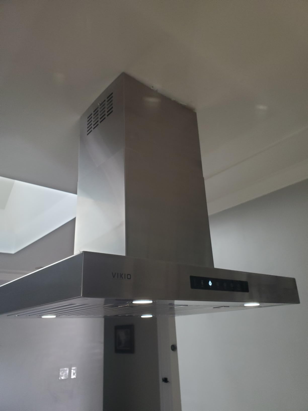 VIKIO HOME Island Range Hood 42 Inch, 980 CFM Island Mount Range Hood with Dual-Sided Touch/Gesture Control, Ceiling Mount kitchen Hood, Convertible Ducted/Ductless, 4 LED Lights, 4 Baffle Filters customer photo 2