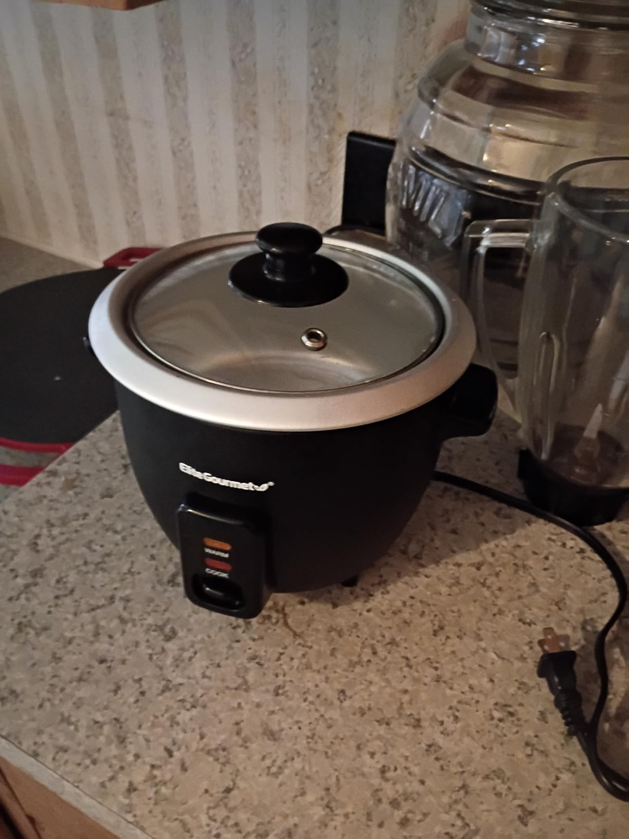 Elite Gourmet ERC003BX Electric Rice Cooker with Automatic Keep Warm Makes Soups, Stews, Grains, Hot Cereals, 6 Cups Cooked (3 Cups Uncooked), Black customer photo 2