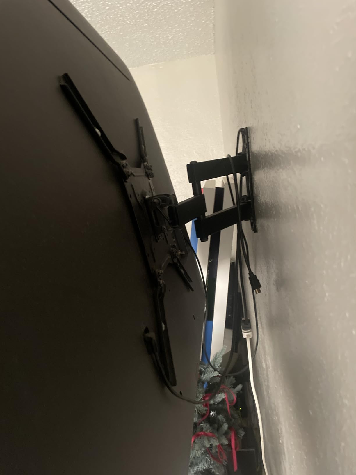 Full Motion TV Wall Mount,Swivel Tilt Extension with Articulating Arms,Tvs Brackets for Wall Mount with VESA 400x400mm up to 66lbs Max,Universal TV Mount for 19-55 inch LED Monitors Flat Screen customer photo 1