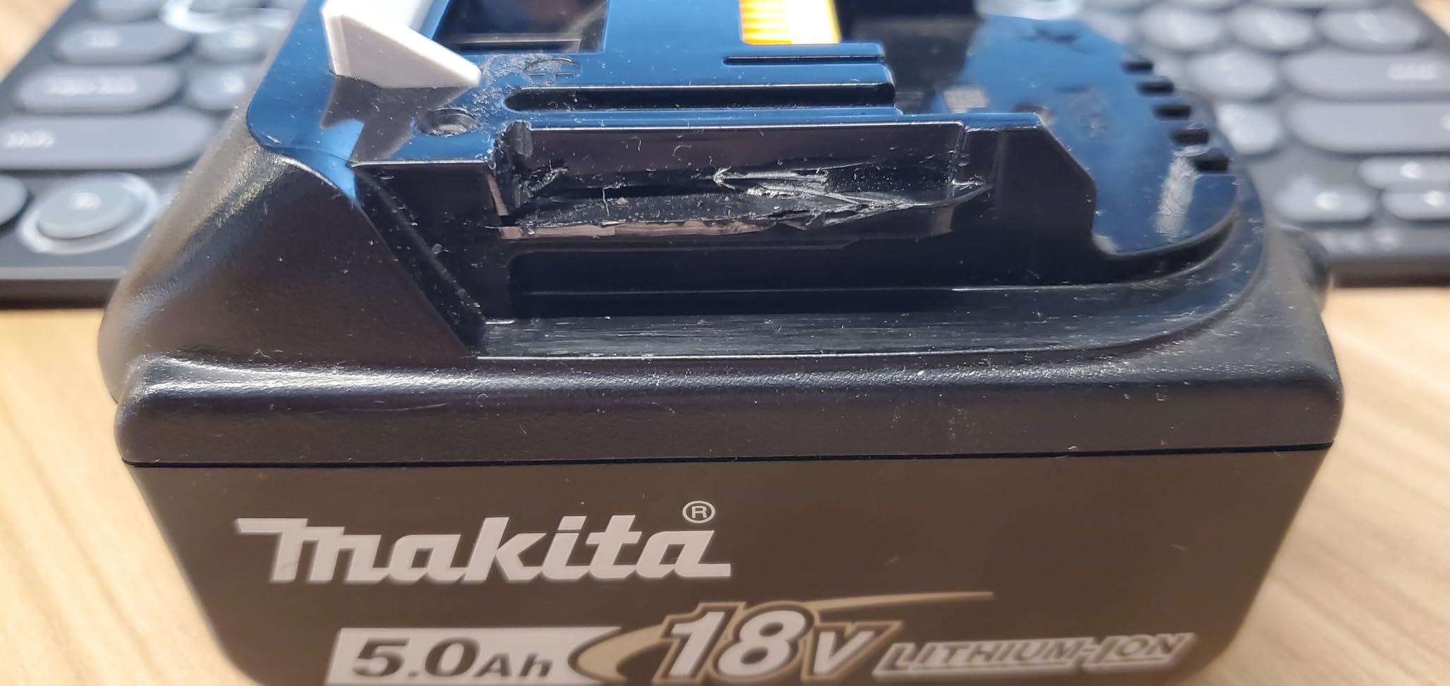 Comchoi Electric Leaf Blower Cordless, 680 CFM 5 Speed Mode, 2 Batteries & Charger, Handheld Leaf Blowers for Lawn Care, Portable Lightweight Grass Blower customer photo 1