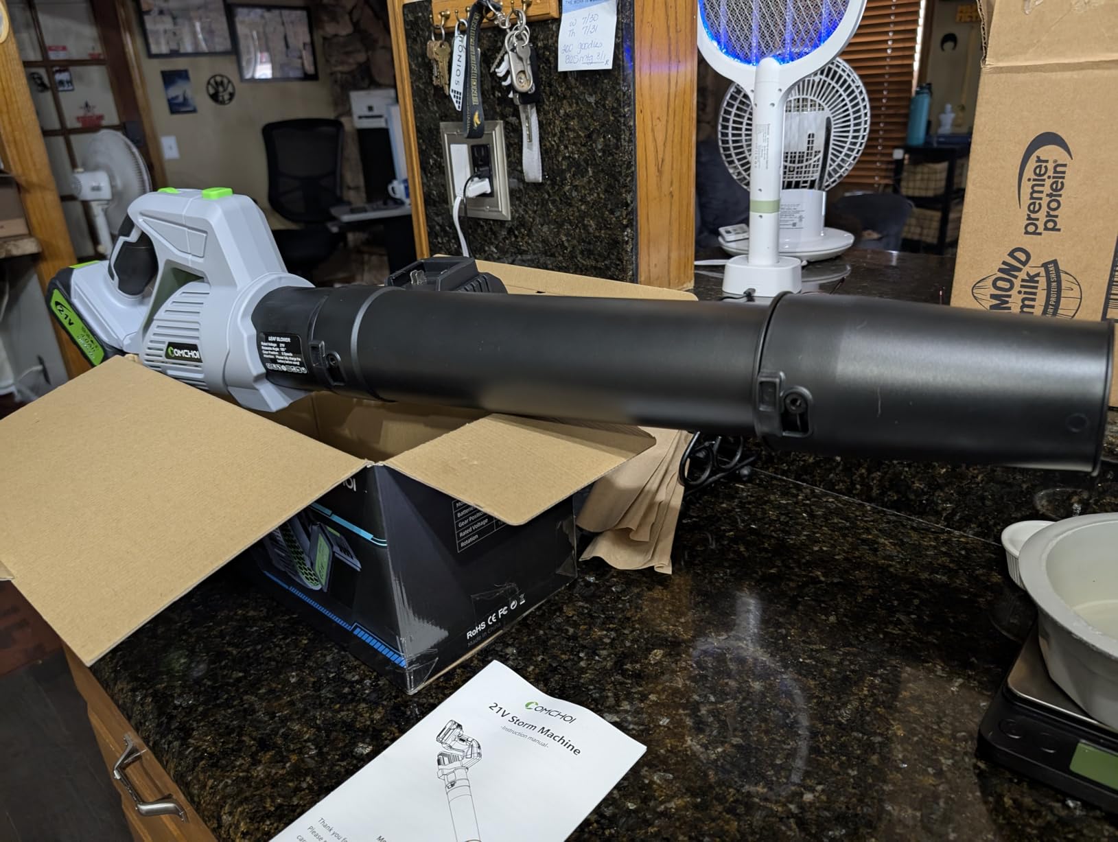 Comchoi Electric Leaf Blower Cordless, 680 CFM 5 Speed Mode, 2 Batteries & Charger, Handheld Leaf Blowers for Lawn Care, Portable Lightweight Grass Blower customer photo 2