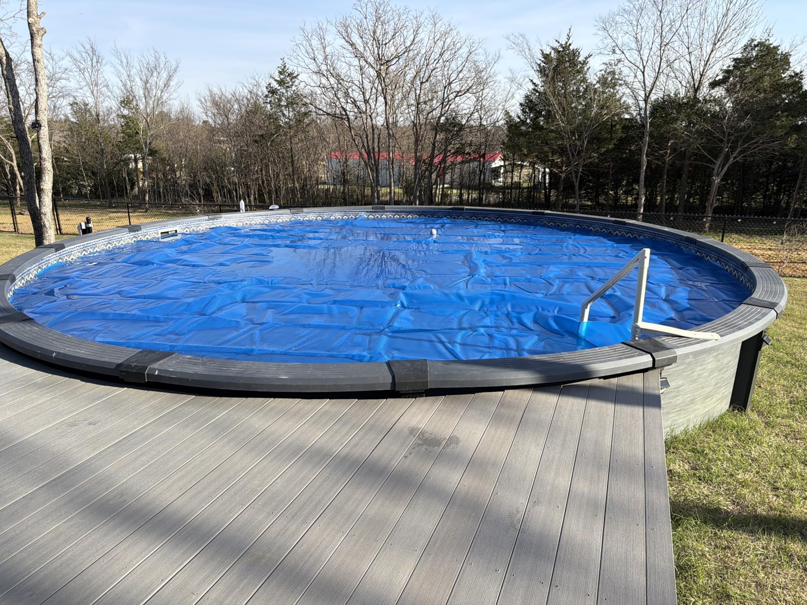 VEVOR Solar Pool Cover, 32 x 16 ft Pool Bubble Cover, 16 Mil Pools Solar Blanket with Dual Heat-Locking Air Layer for Pools, Daytime Heat Absorption, Nighttime Heat Retention, Blue & Silver, Cuttable customer photo 1