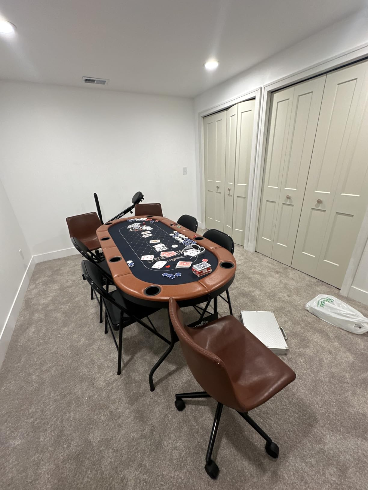 SereneLife 8 Player Octagonal Foldable Poker Table, Casino Leisure Texas Holdem Table, w/Water Resistant Cushioned Rail, 8 Cup Holders, Brown Felt Surface, Black Jack Board & Family Games customer photo 2
