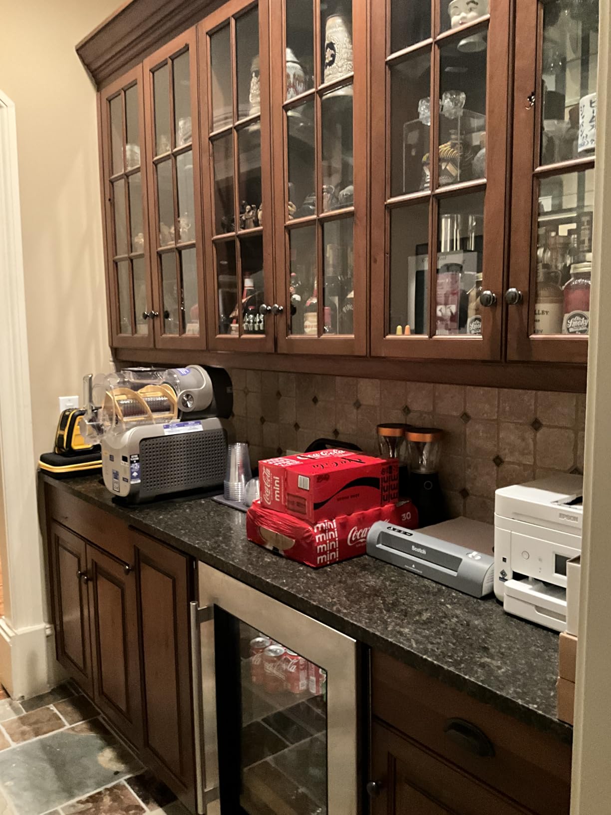 Ninja SLUSHi XL Smart Frozen Drink Maker & Slushi Machine | With SlushAssist Technology |128 oz. Capacity | Sodas, Margaritas, Frappes, Milkshakes & More | Crema | FS601BR customer photo 1