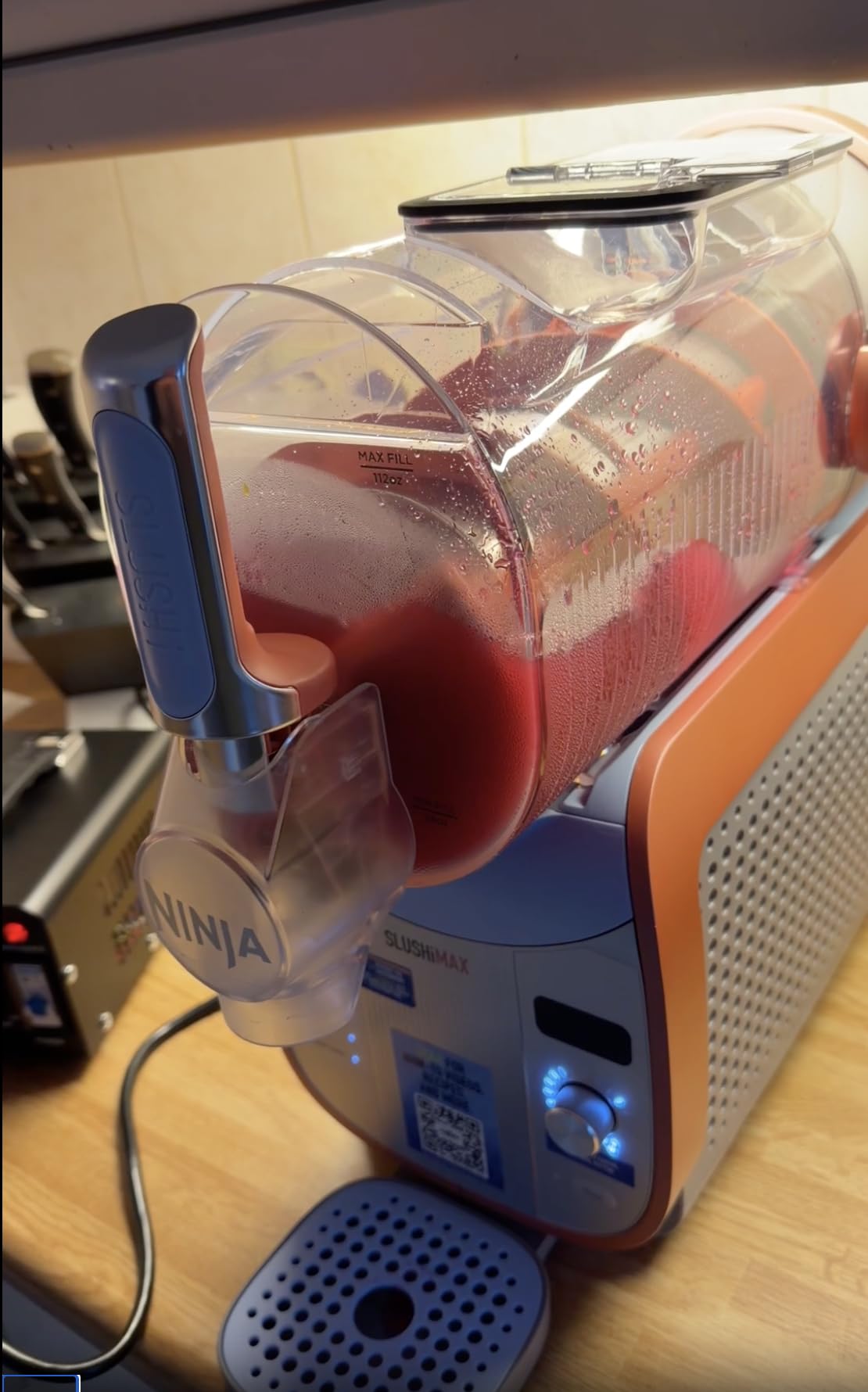 Ninja SLUSHi XL Smart Frozen Drink Maker & Slushi Machine | With SlushAssist Technology |128 oz. Capacity | Sodas, Margaritas, Frappes, Milkshakes & More | Crema | FS601BR customer photo 2