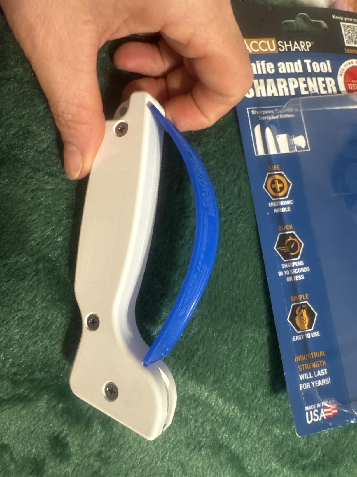 AccuSharp Knife Sharpener, Ergonomic Comfortable Handle, Compact & Easy to Use, Restore and Hone Straight & Serrated Knives customer photo 2