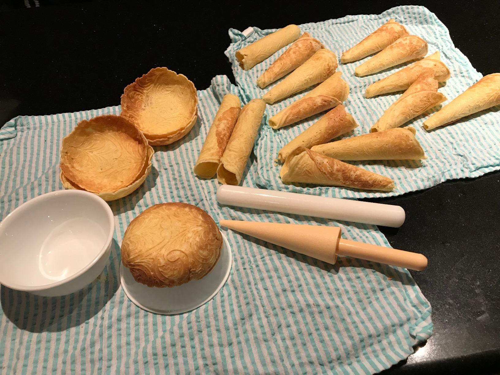 Chef'sChoice KrumKake Maker with Temperature Control and Ready Light, 1050-Watts customer photo 1