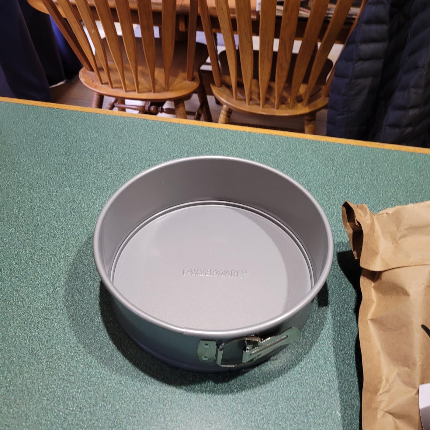 Farberware Nonstick Bakeware 9-Inch Round Springform Pan, Gray customer photo 1