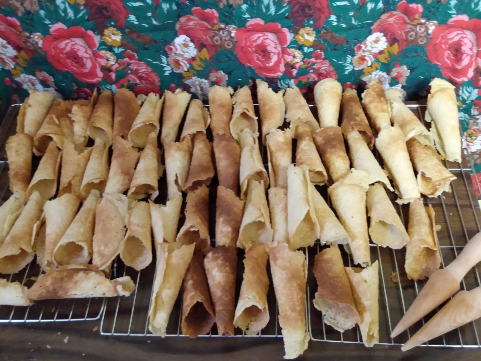 CucinaPro Krumkake Baker - 100% Non Stick, Makes Two Krumkake Pizzelle-Like Cookies customer photo 2
