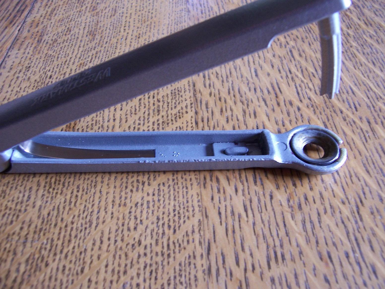 Westmark Cherry Pitter Tool 'Kernex' - Heavy-Duty Cast Aluminum Pit Remover & Olive Pitter, German Ergonomic Seed Remover customer photo 1