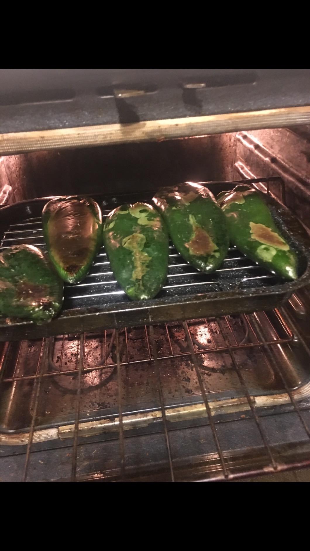 Granite Ware 3 piece multiuse set. Enameled steel bake, broiler pan, and grill with rack. Versatile for oven and direct fire cooking. Resists up to 932°F. customer photo 1