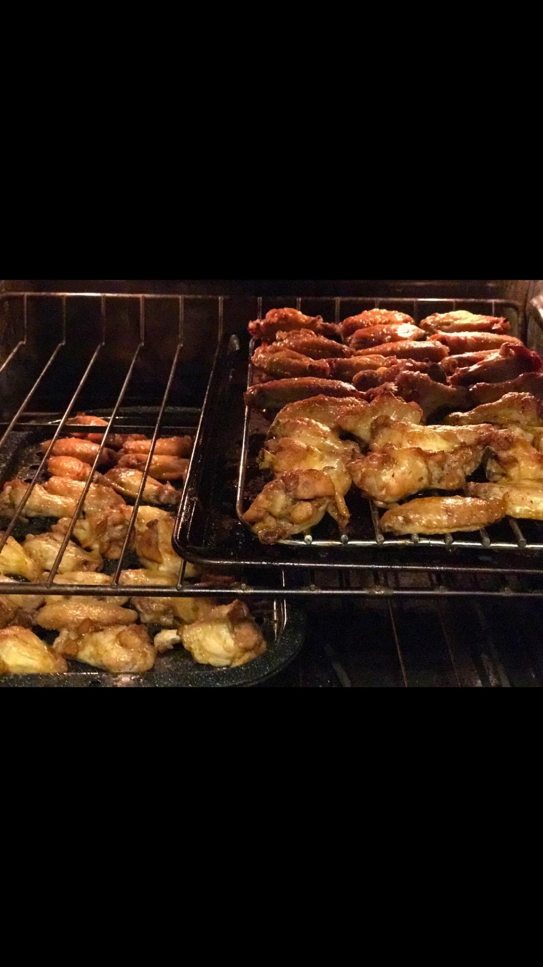 Granite Ware 3 piece multiuse set. Enameled steel bake, broiler pan, and grill with rack. Versatile for oven and direct fire cooking. Resists up to 932°F. customer photo 2