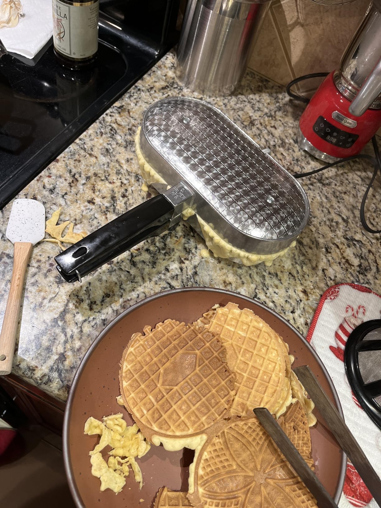 C. Palmer Pizzelle Iron Model 1000, 800 Watts Pizelle Maker Electric, American Made Pizelle Press, Makes Two 5-Inch Authentic Pizelles customer photo 1
