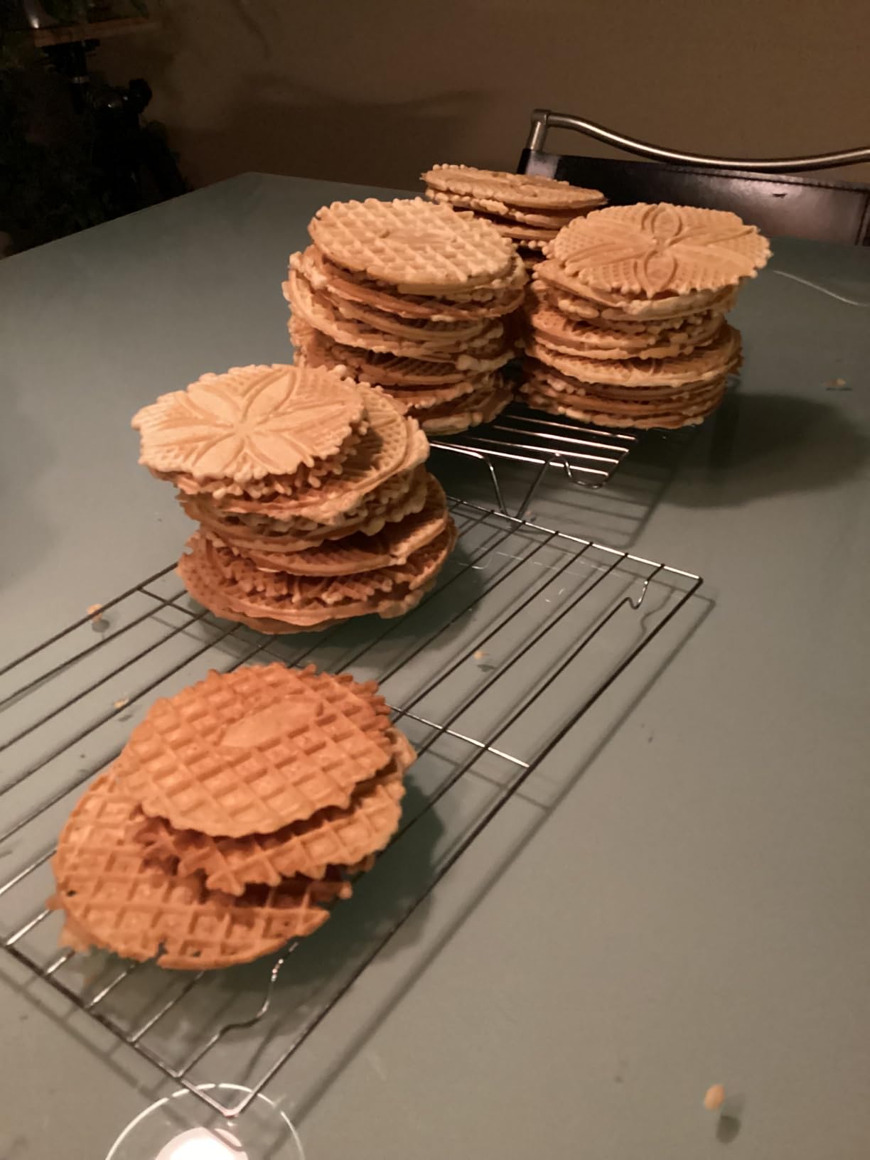 C. Palmer Pizzelle Iron Model 1000, 800 Watts Pizelle Maker Electric, American Made Pizelle Press, Makes Two 5-Inch Authentic Pizelles customer photo 2