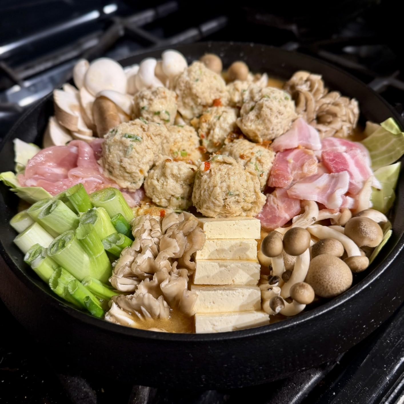 Iwachu Sukiyaki Pot Beautiful Skin Large Black Baking Induction Compatible Nambu Ironware customer photo 2