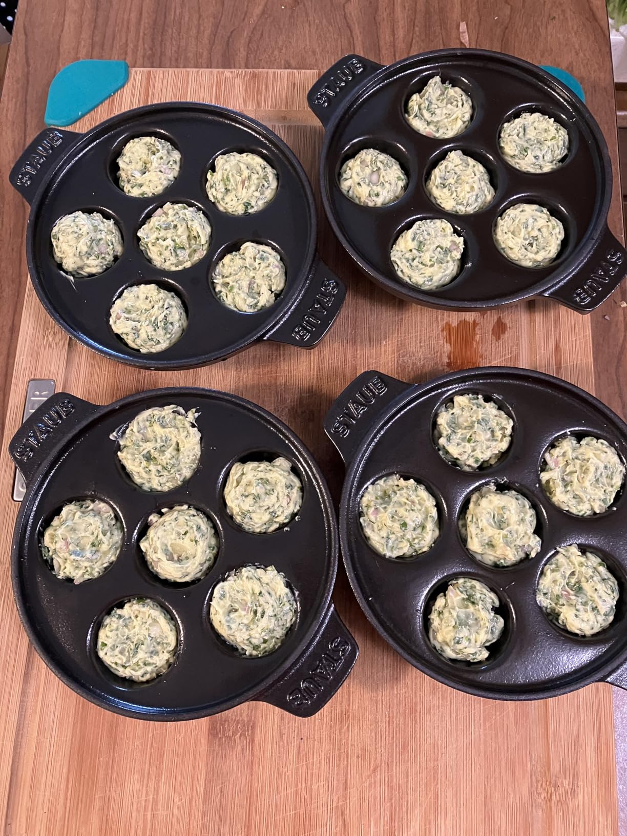 Staub Round Snail Dish with 6 Holes, Cast Iron, Matt Black customer photo 2