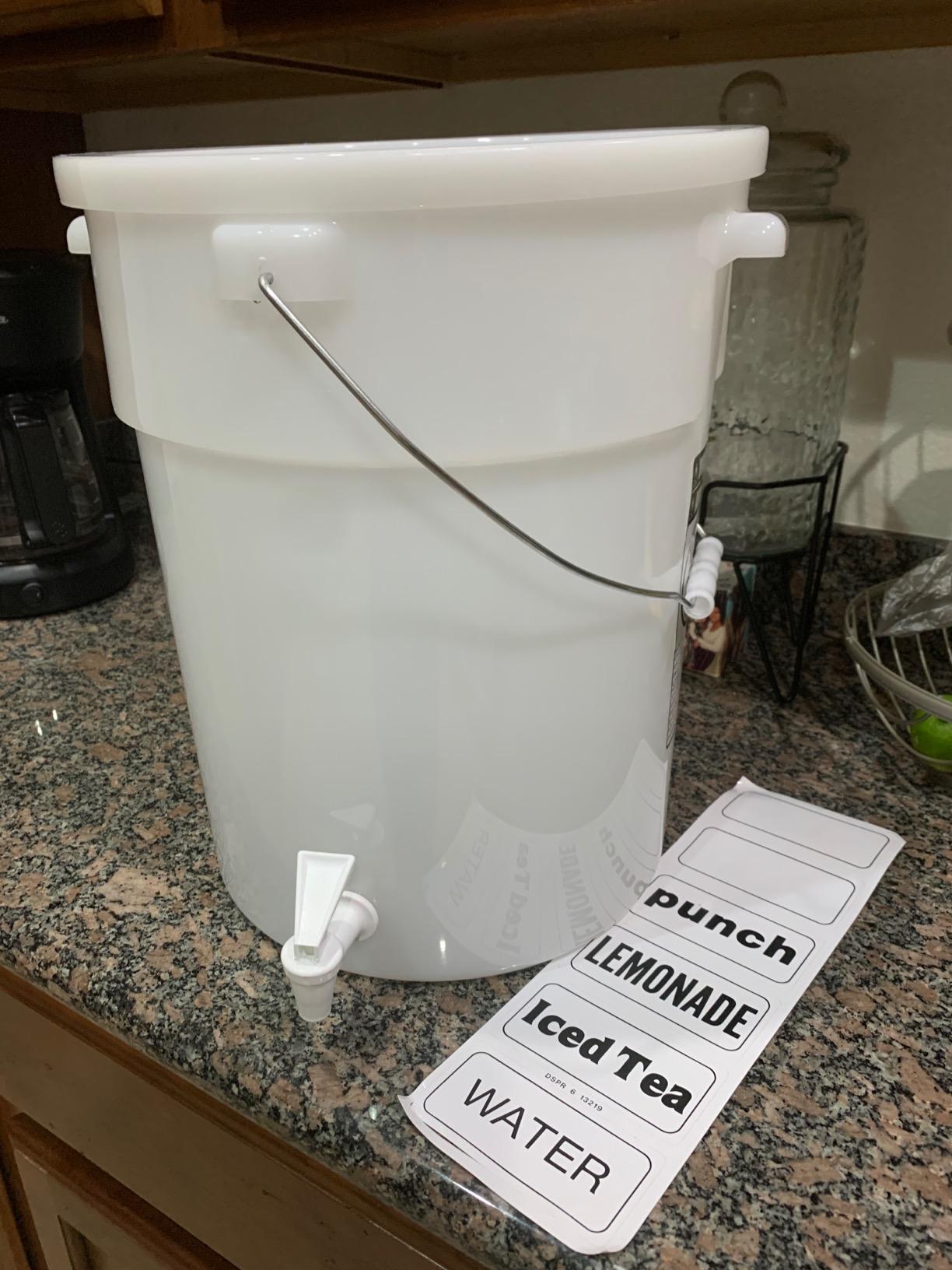 Cambro DSPR6148 SIX-GALLON (22,7 L) BEVERAGE DISPENSER, White, 22 Quart Case of 1 customer photo 1