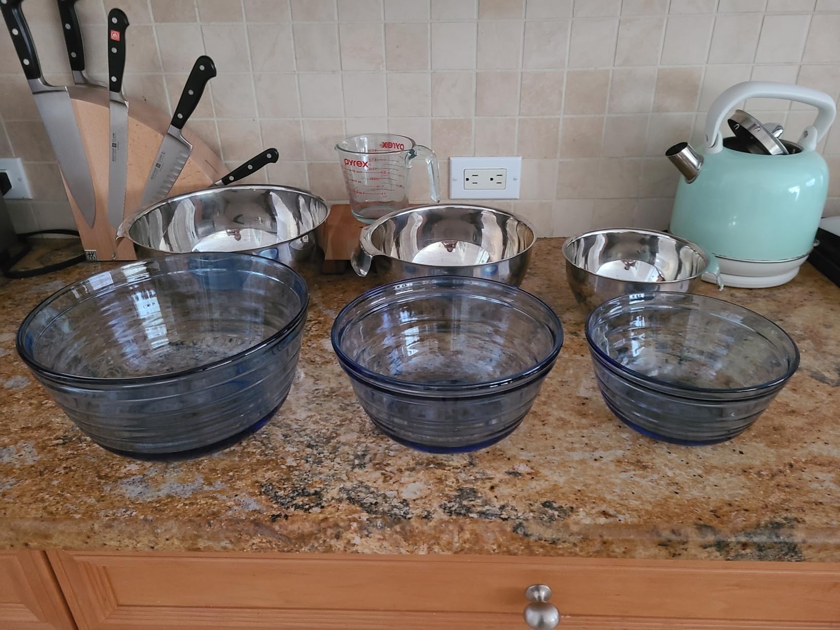 Anchor Hocking 10 Piece Mixing Bowl Set, Nesting Serving Bowls & Mixing Bowls (1 oz, 2 oz, 4 oz, 6 oz, 10 oz, 16 oz, 1 Qt, 1.5 Qt, 2.5 Qt, 3.5 Qt) customer photo 1