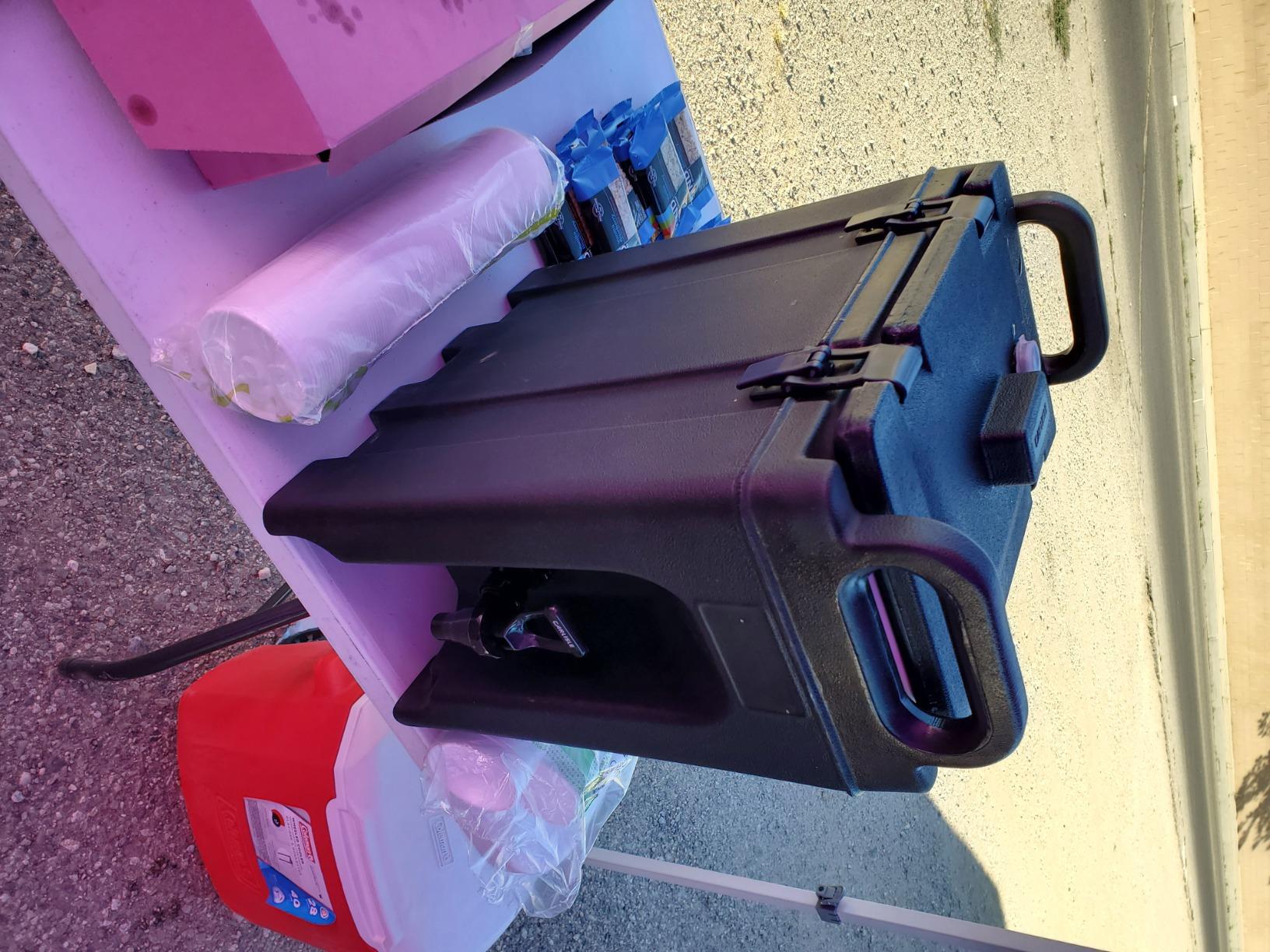 Cateraide Insulated Beverage Dispenser with Handles for Catering, Events, Kitchens, and Restaurants, Plastic, 10 Gallons, Black customer photo 1