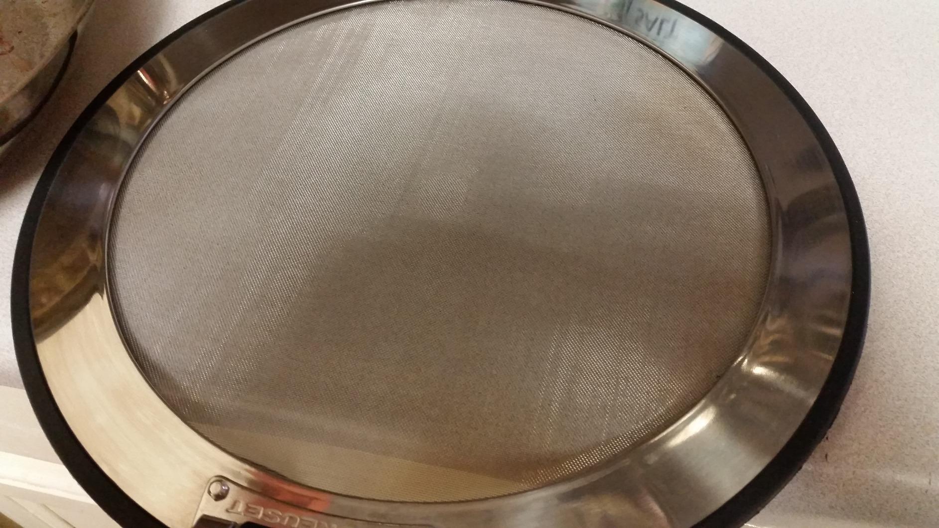 Le Creuset Stainless Steel Splatter Guard, 12.25 Inch customer photo 1