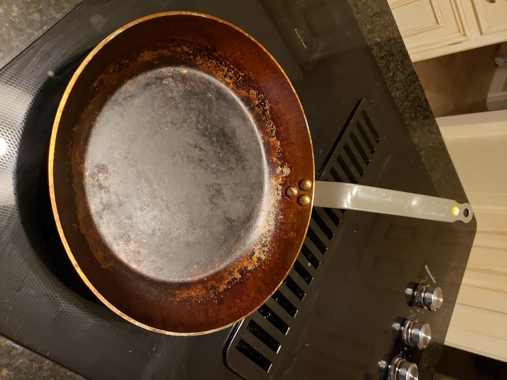 de Buyer MINERAL B Carbon Steel Fry Pan - 14 Inch Diameter, 10.25 Inch Cooking Surface - Ideal for Searing, Sauteing & Reheating - Naturally Non-Stick Finish - Made in France customer photo 1