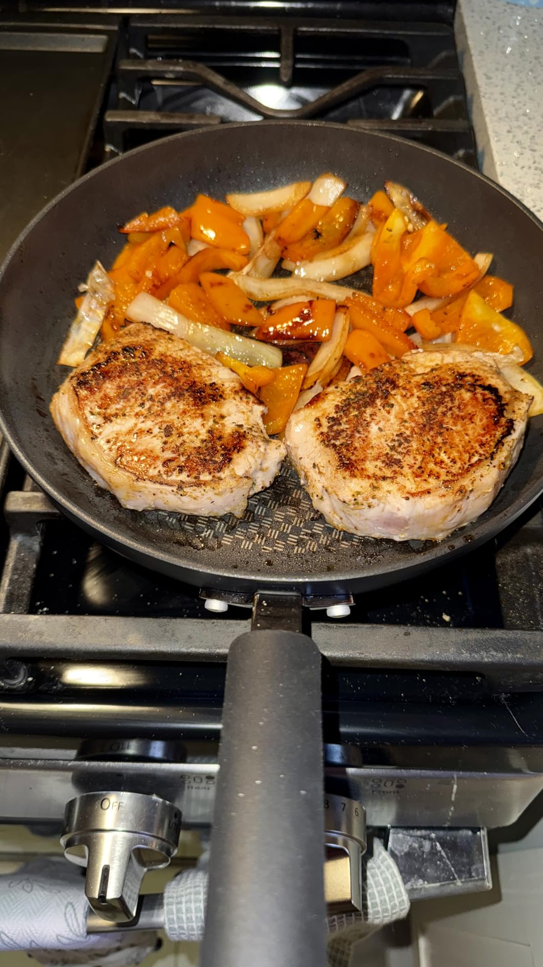 T-Fal Ultimate Hard Anodized Nonstick Fry Pan Set 2 Piece, 8, 10 Inch, Oven Broiler Safe 400F, Kitchen, Cookware, Pots and Pans Set Non Stick, Frying Pans, Dishwasher Safe, Black customer photo 2