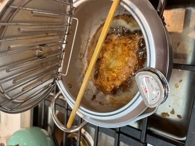Yoshikawa SJ1024 Tempura Pot 7.9 inches (20 cm), Gas Fire, Induction Compatible, Made in Japan, With Thermometer and Lid customer photo 2