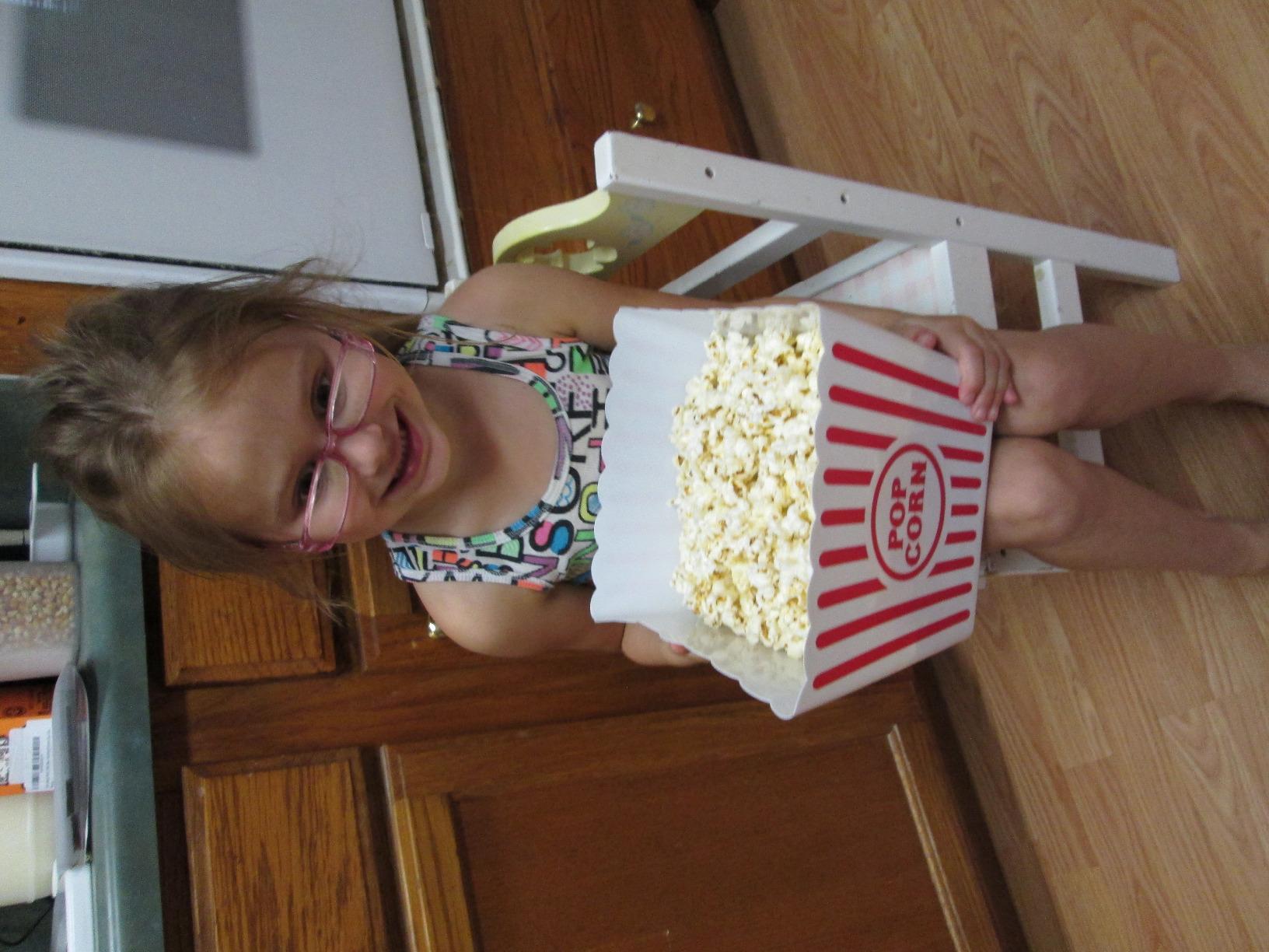Stovetop Popcorn Maker - 6-Quart Aluminum Popcorn Popper with Hand Crank, Vented Lid, and Stir Paddle by Great Northern Popcorn customer photo 1