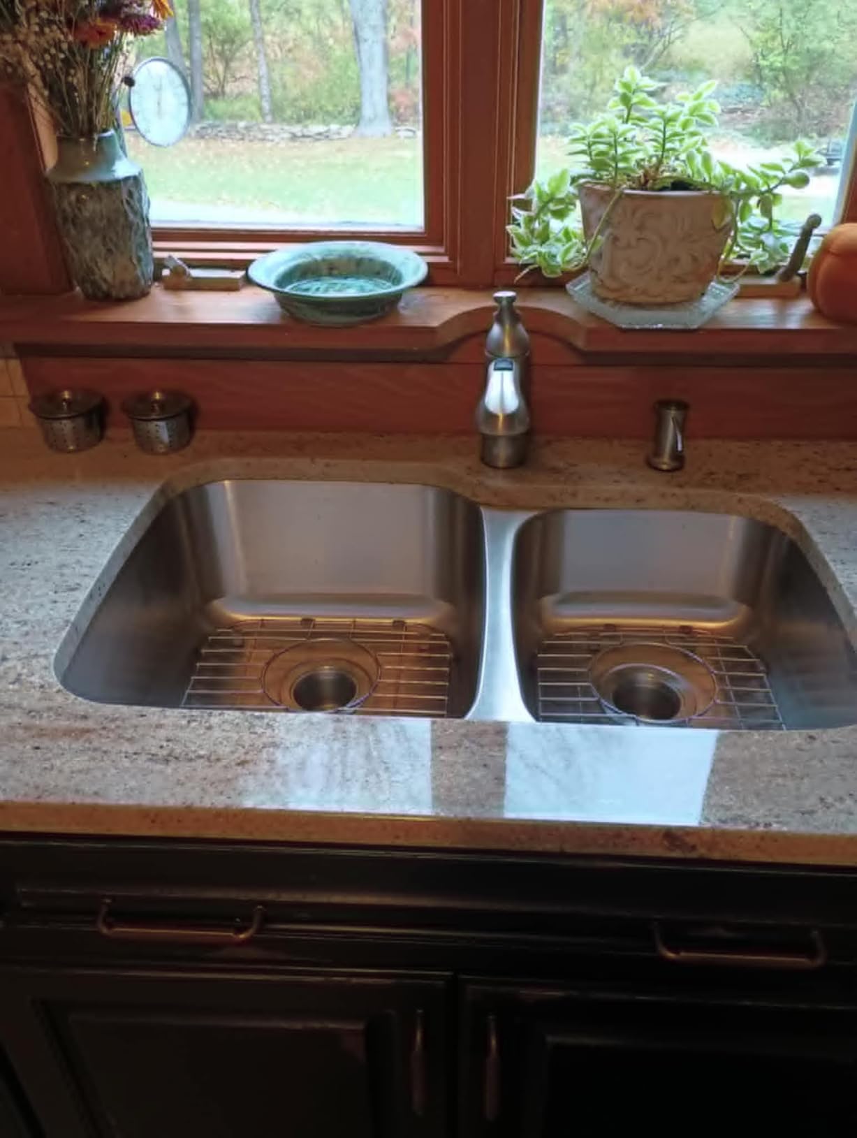 Ruvati 32-Inch Undermount Kitchen Sink - 60/40 Double Bowl Kitchen sink, 16 Gauge T-304 Stainless Steel customer photo 2