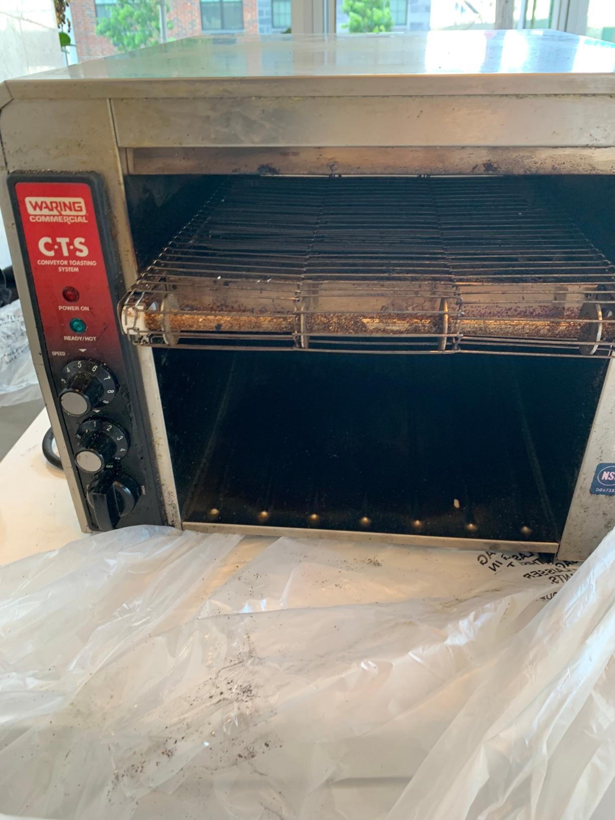 Waring Commercial CTS1000B Conveyer Toaster, 1000+ slices per hour, 208V, 2700W, 6-20 Phase Plug, Silver customer photo 2