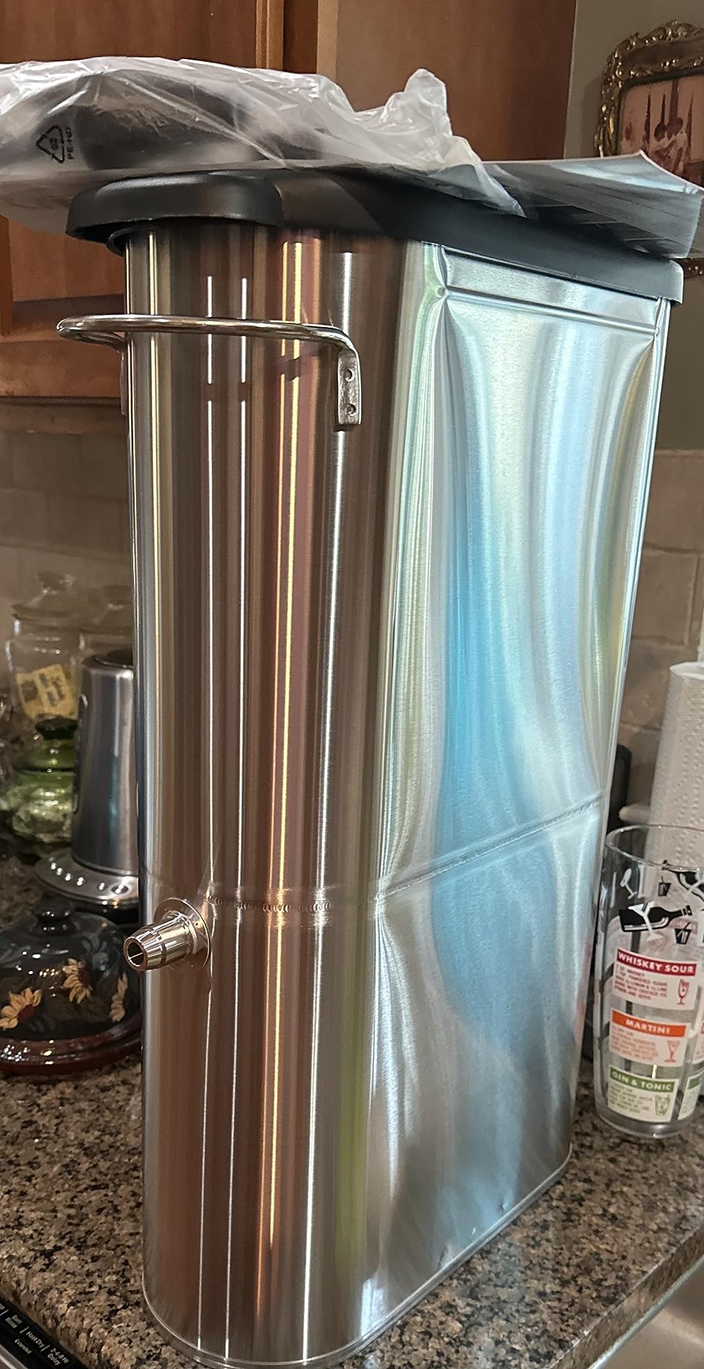 BUNN TDO-N-3.5 Oval Style narrow 3.5 Gallon Commercial Iced Tea Dispenser with Solid Lid customer photo 1