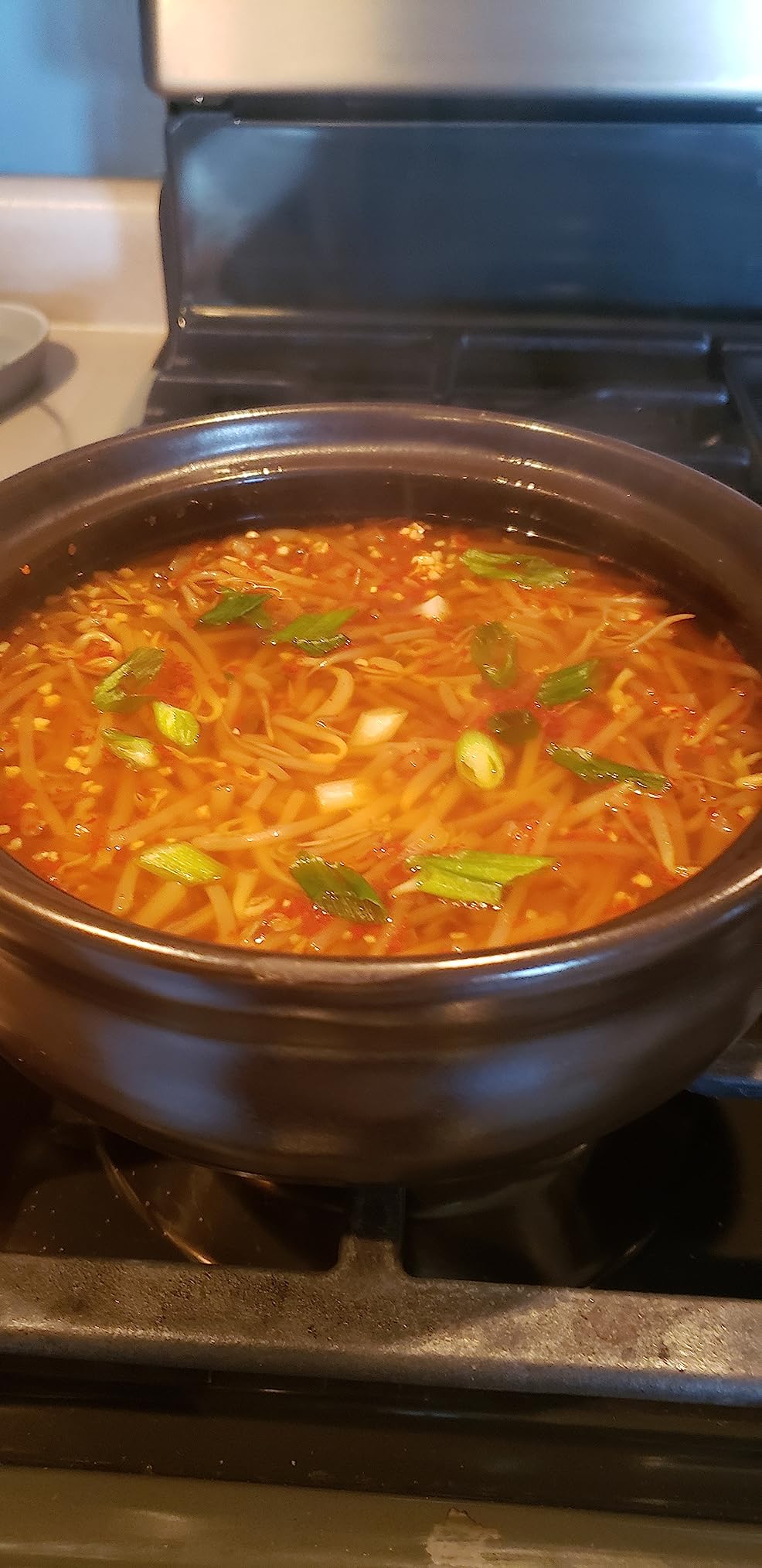 Crazy Korean Cooking Korean Stone Bowl (Dolsot), Sizzling Hot Pot for Bibimbap and Soup - Premium Ceramic (Large with Lid | 44 Fl oz) customer photo 2