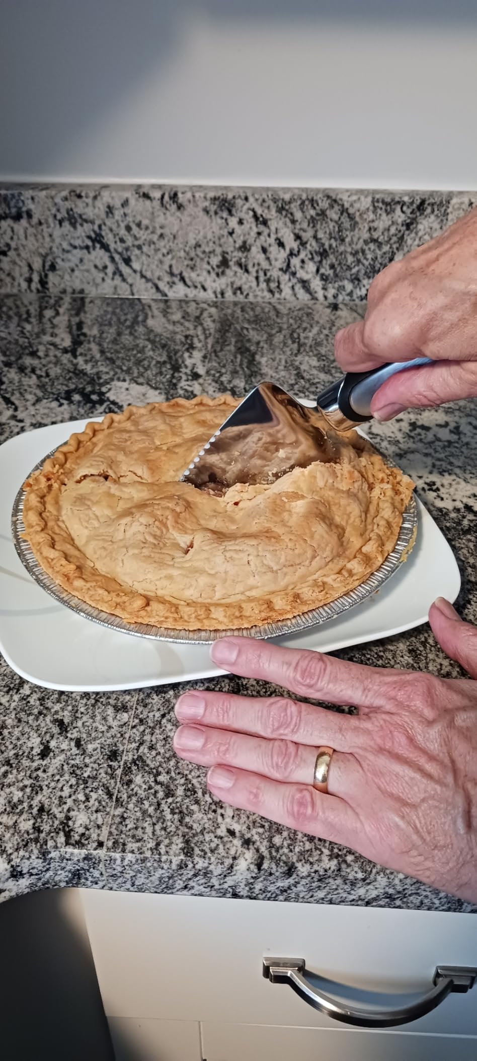 Orblue Pie Server, Essential Kitchen Tool, Serrated on Both Sides, Great for Right or Left Handed Chef, Stainless Steel Flatware, Cake Cutter, Black customer photo 3
