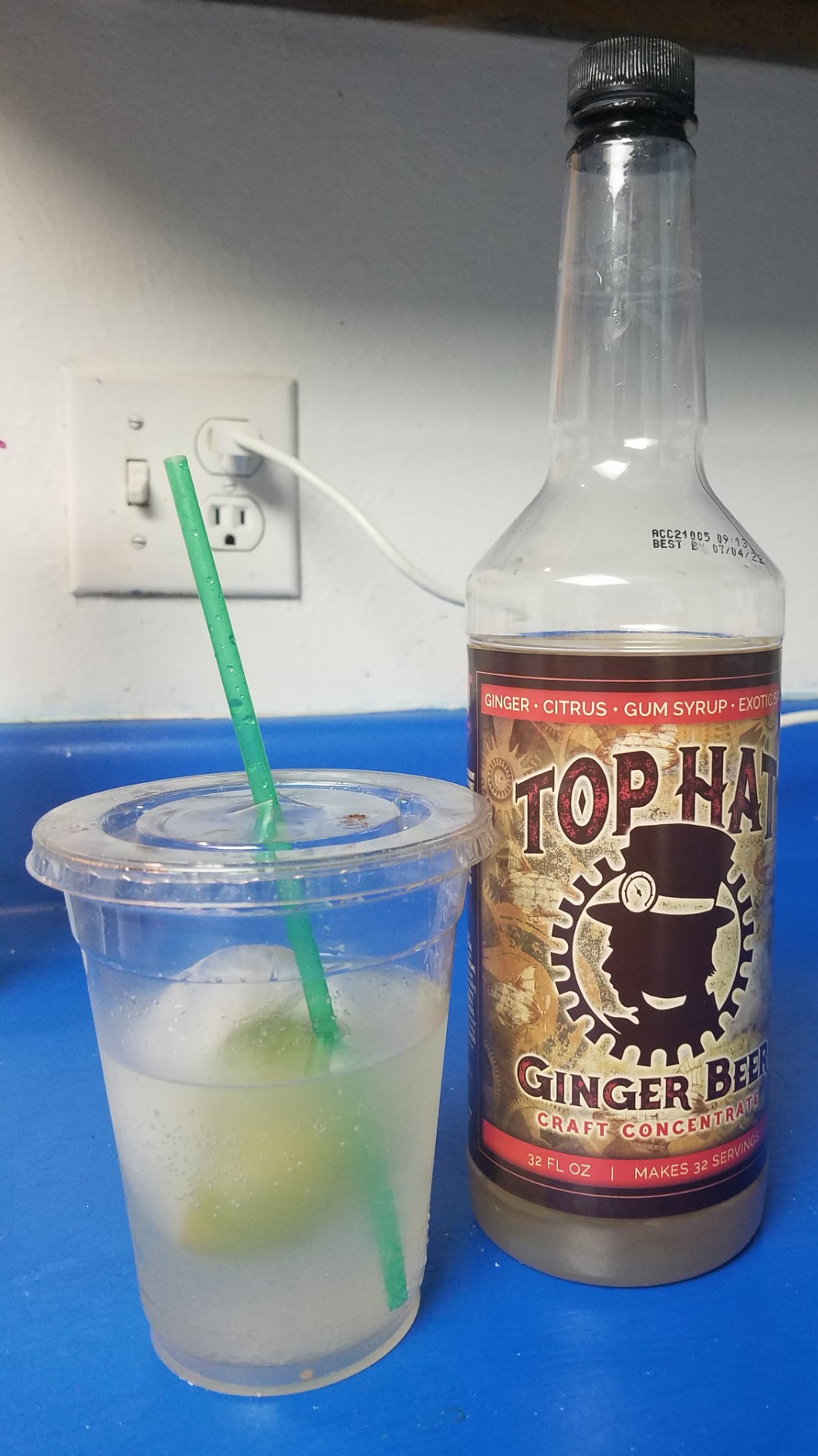 Top Hat Original Ginger Beer Syrup - Spicy Ginger Syrup for Soda Makers - Makes 32 Craft Sodas, Cocktails, Mules or Mocktails - 32oz bottle customer photo 1