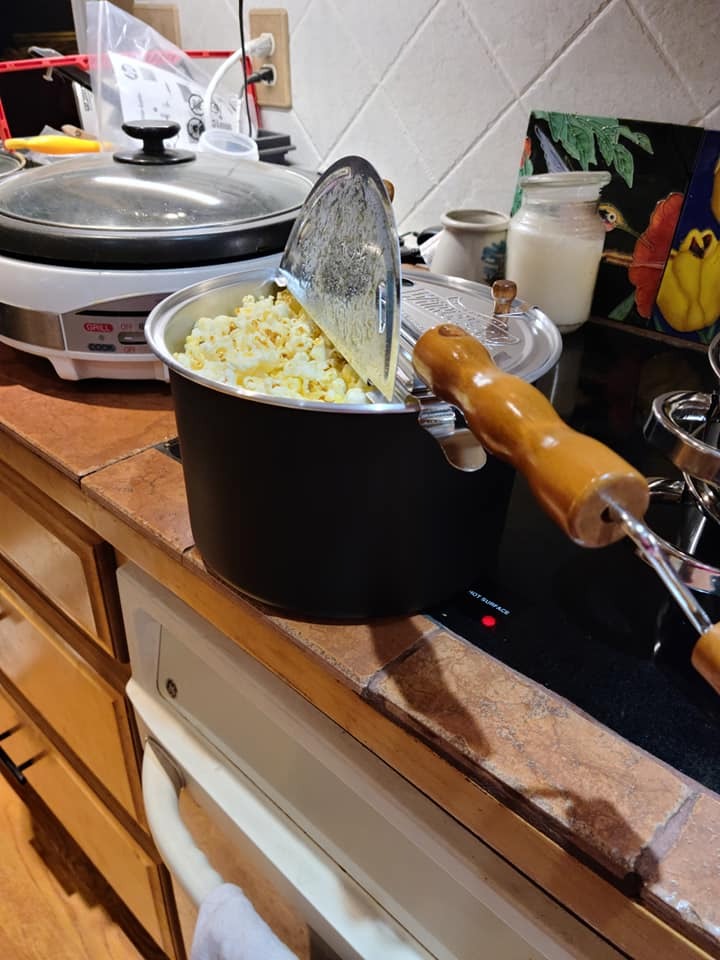 Franklin's Gourmet Popcorn Popper - 6 Quarts Original Stovepop Popcorn Maker - Movie Theater Popcorn customer photo 2