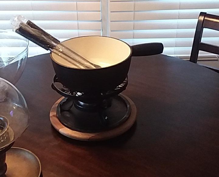 Artestia Cast Iron Fondue Pot Set for Cheese & Chocolate, Fondue Set for 6 with Burner & 6 Forks, Blue customer photo 2