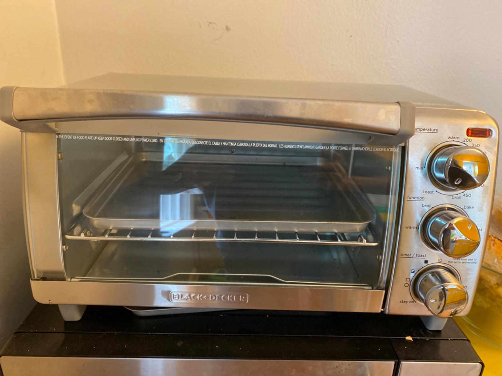 BLACK+DECKER 4-Slice Toaster Oven with Natural Convection, Stainless Steel, TO1760SS customer photo 1